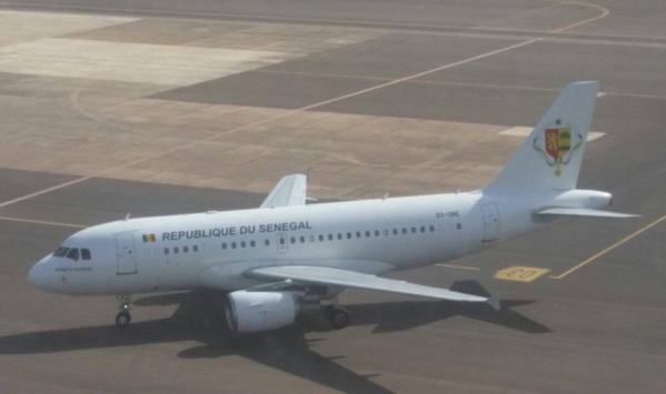 Le président Macky Sall, invité d’honneur de son homologue Gambien est arrivé à 16h 20 à l'aéroport international de Banjul Le président Macky Sall, invité d’honneur de son homologue Gambien est arrivé à 16h 20 à l'aéroport international de Banjul