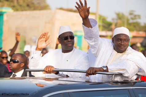 Fête d'indépendance de la Gambie: Accueil triomphal du Président Macky Sall par son homologue, Adama Barrow à Banjul (images)