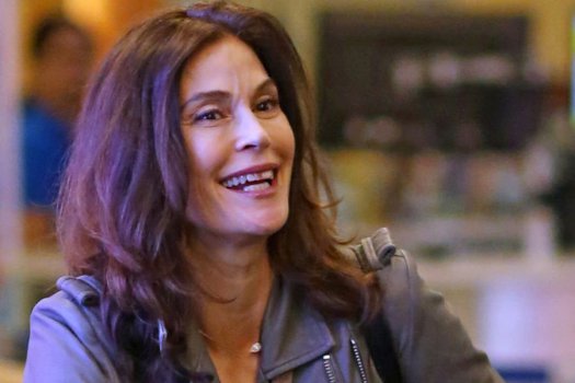 Teri Hatcher méconnaissable : Qu’a-t-elle fait à son visage ?