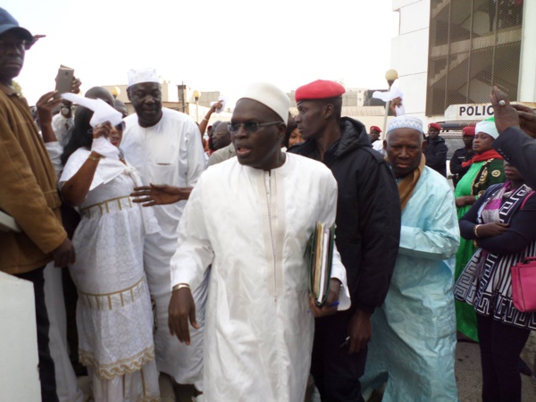 Suivez la Convocation de Khalifa Sall à la Dic en direct sur leral.net