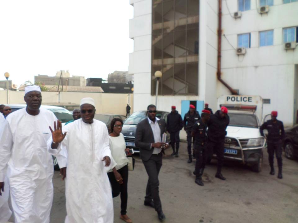 URGENT: Arrivée du maire Khalifa Sall à la DIC (Photos)