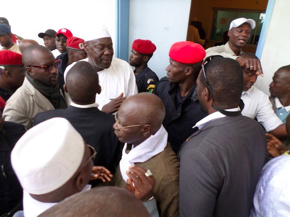 URGENT: Arrivée du maire Khalifa Sall à la DIC (Photos)