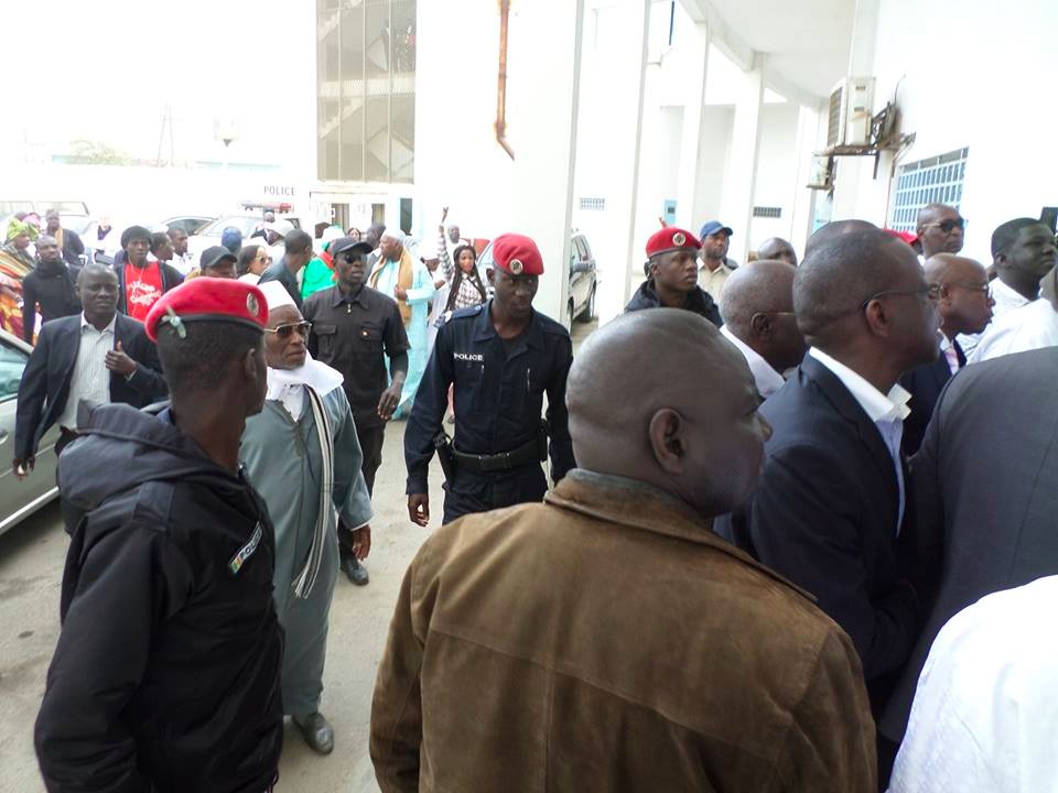 URGENT: Arrivée du maire Khalifa Sall à la DIC (Photos)