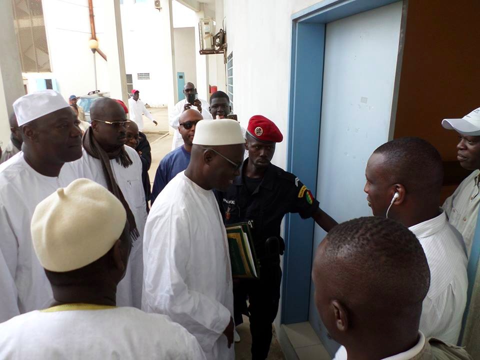 URGENT: Arrivée du maire Khalifa Sall à la DIC (Photos)