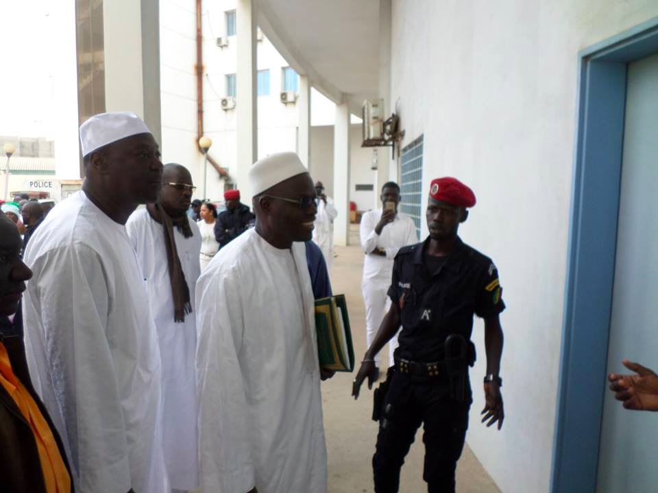 URGENT: Arrivée du maire Khalifa Sall à la DIC (Photos)