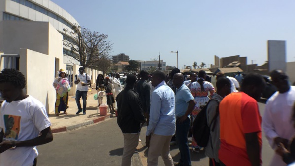 Militants et sympathisants venus nombreux apporter leur soutien au maire Khalifa Sall (Photos)