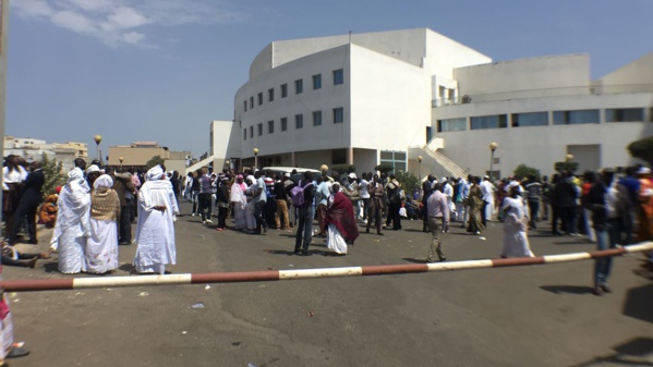 Militants et sympathisants venus nombreux apporter leur soutien au maire Khalifa Sall (Photos)