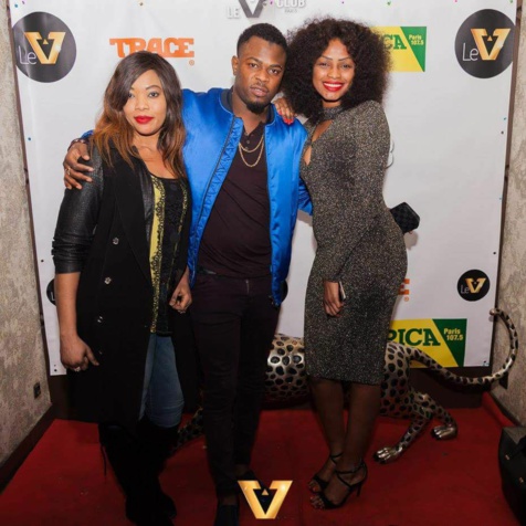 Mbathio Ndiaye en robe rétro Tina Turner, regardez
