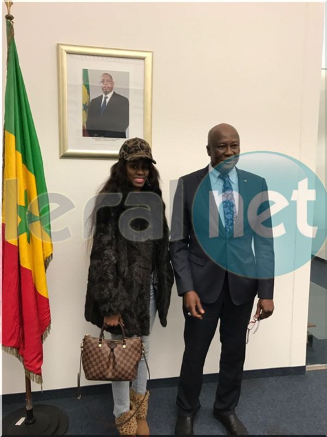 Photos- Queen Biz en tournée européenne, elle passe chez l'ambassadeur du Sénégal en Allemagne!!! 