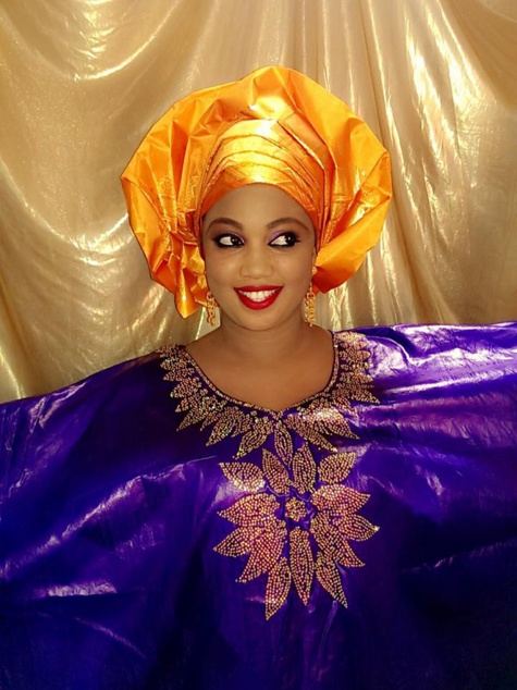 Aïcha Diouf de la 2STV en 86 clichés en robe et grand boubou, une vraie égérie de mode, impressionnant,