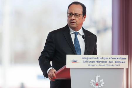 Un coup de feu entendu en pleine conférence de presse de François Hollande: un policier tire sans le vouloir et blesse deux personnes