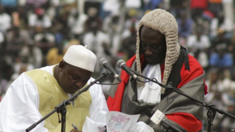Le Président gambien Adama Barrow lors de son investiture à Banjul le 18 février dernier.