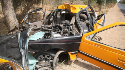La carcasse du taxi accidenté