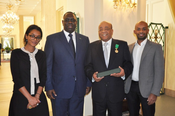 Ici avec Macky Sall, Mohamed « Mo » Ibrahim, né en 1946, est un milliardaire anglo-soudanais et entrepreneur dans le domaine des télécommunications.