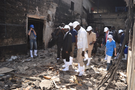 Usine IKAGEL de Mbour ravagée par les flammes : Le ministre Oumar Gueye sur les lieux de l’incendie