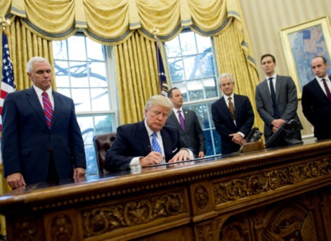 Première contestation en justice du décret Trump sur l'immigration