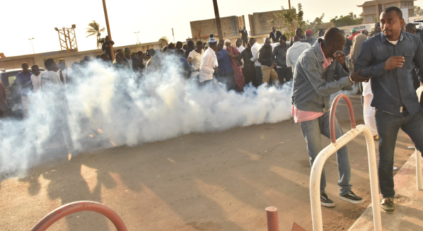 Manifestation de soutien à Khalifa Sall:  Pluie de lacrymogènes à la Mairie de Dakar