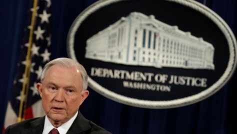 Etats-Unis: Sessions demande la démission de la moitié des procureurs fédéraux