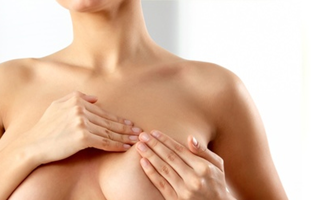 8 astuces pour avoir des seins plus fermes, plus longtemps