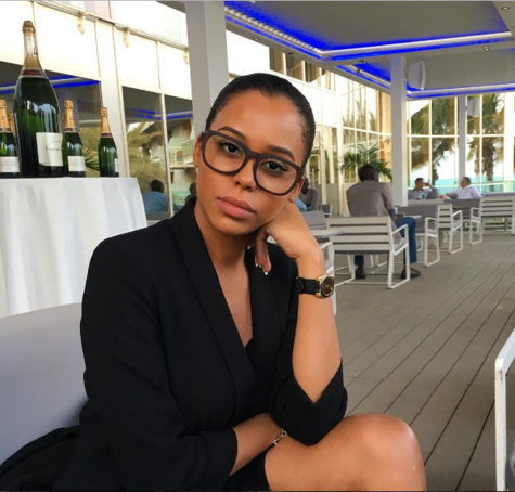 Léa Soukeyna Ndiaye, la journaliste TFM fashion avec ses lunettes