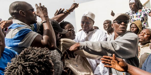 Khalifa Sall se rend à la convocation du doyen des juges d’instruction au palais de justice de Dakar, le 7 mars 2017. © Youri Lenquette/JA