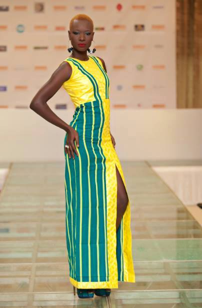 Fleur Mbaye dans une belle tenue qui met en valeur sa silhouette gracile