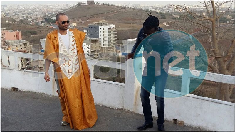 Image  du tournage du nouveau clip Ndillemene de Alioune Guisse  qui danse le Wango avec son partenaire américain  Paul Clingtone