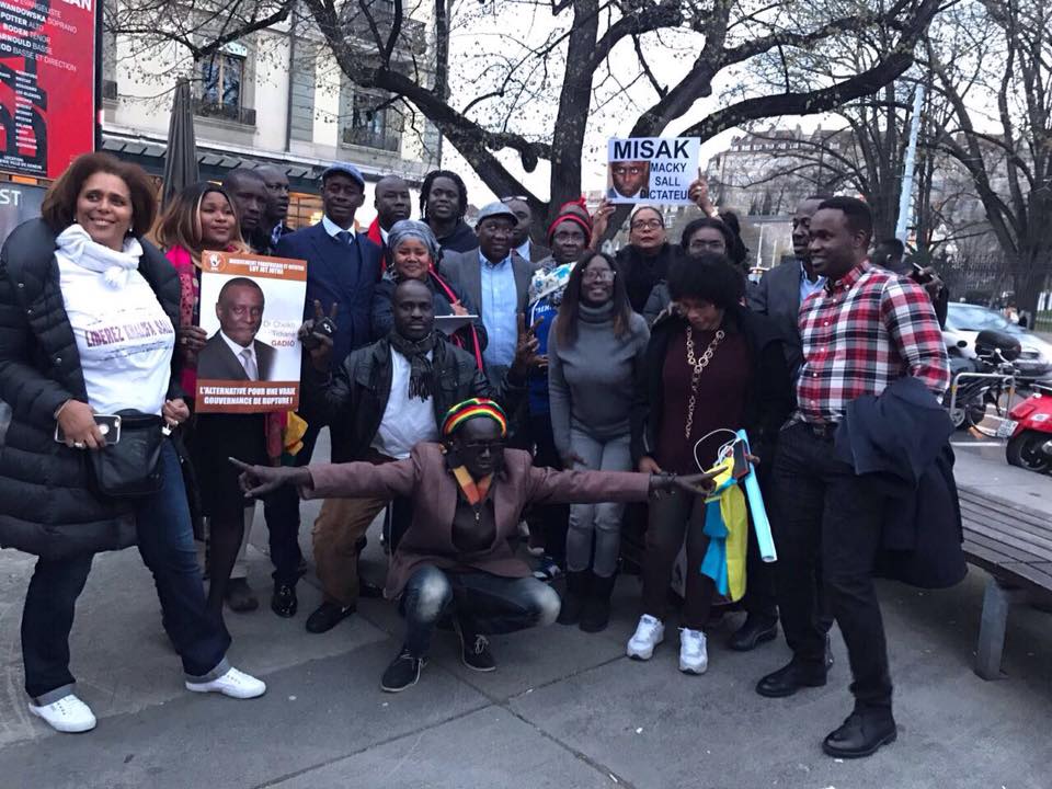 Forte mobilisation : 19 personnes de l'opposition sénégalaise ont manifesté à Genève  ( Photos)