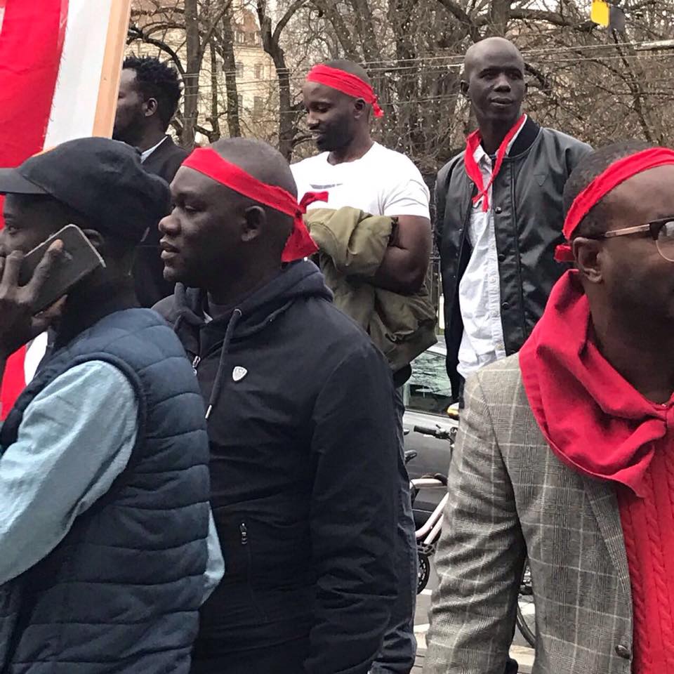 Forte mobilisation : 19 personnes de l'opposition sénégalaise ont manifesté à Genève  ( Photos)
