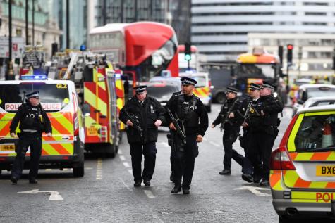 Attaque "terroriste" à Londres: quatre morts dont l'assaillant, une vingtaine de personnes blessées