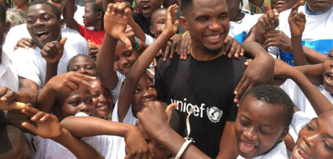 Cameroun : Samuel Eto’o ambassadeur de l’Unicef partage le sourire avec les enfants (Photos)