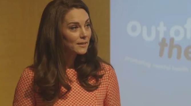 Kate Midd­le­ton se livre à cœur ouvert sur ses diffi­cul­tés de maman:" On peut manquer de confiance en soi"