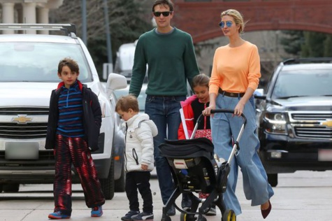 Loin des polémiques de Washington, Ivanka Trump est au ski en famille