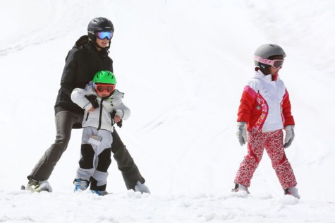 Loin des polémiques de Washington, Ivanka Trump est au ski en famille