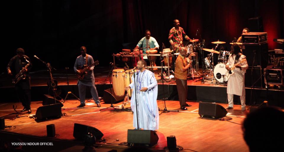 [10 Photos] Youssou Ndour enflamme la France avec un énorme concert …