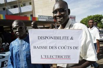 Dans la banlieue de Dakar, "on est fatigué par l'électricité chère"