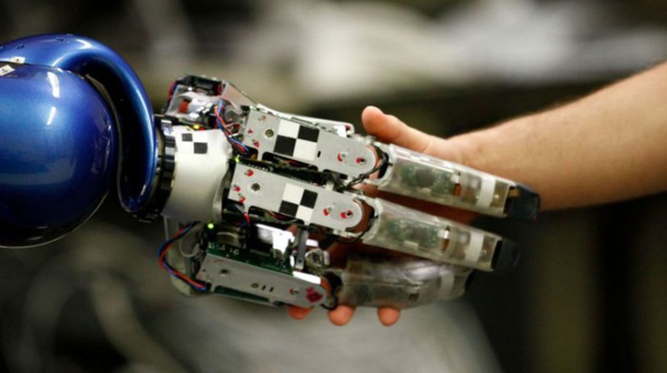 Chaque robot peut détruire "six à sept emplois" selon des économistes américains
