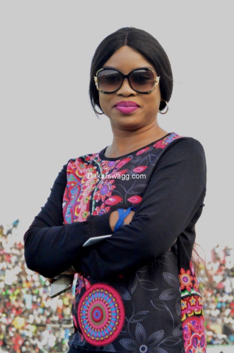 6 photos : La belle journaliste Adja Bitèye en mode fleurs