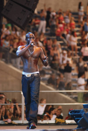 Akon condamné pour violence contre un fan