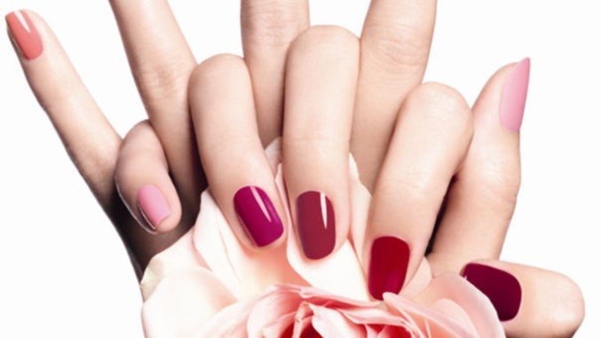 5 Astuces pour chouchouter vos ongles avec des produits naturels