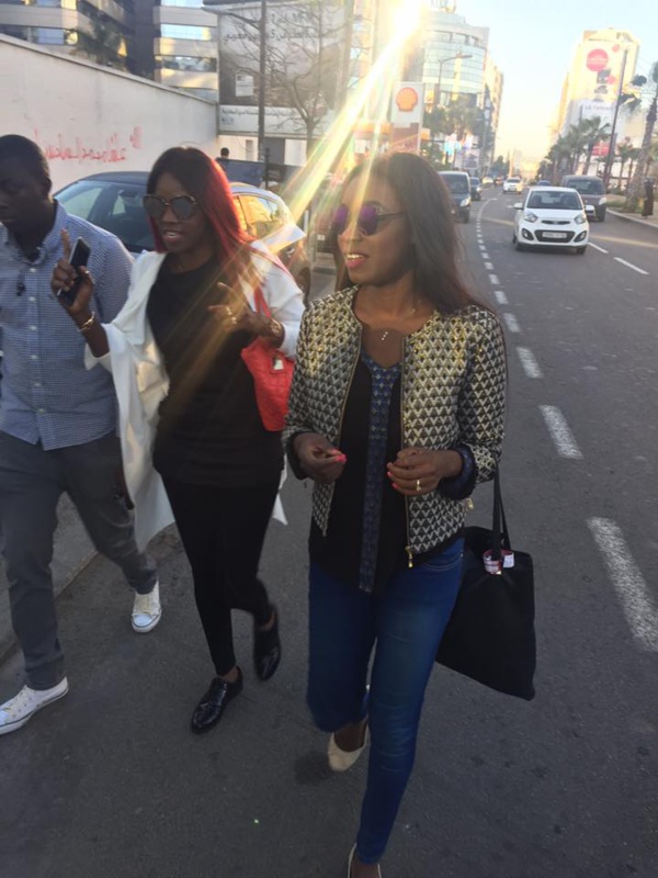 [13 Photos] Les animateurs de « Yewoulen » en promenade dans les rues de…