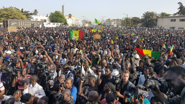 Rassemblement  à la place de l'Obélisque: Les effigies de  leaders politiques bannis  par Y en a marre