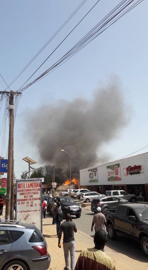 Photos - Incendie à Saly: Un magasin de location de buggies et squads part en fumée