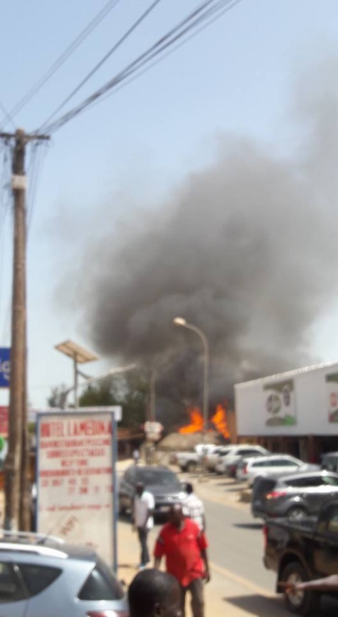 Photos - Incendie à Saly: Un magasin de location de buggies et squads part en fumée
