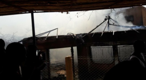Photos - Incendie à Saly: Un magasin de location de buggies et squads part en fumée