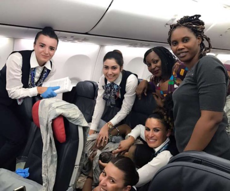 Des hôtesses de l’air de Turkish Airlines ont vaillamment mis un bébé au monde en plein vol