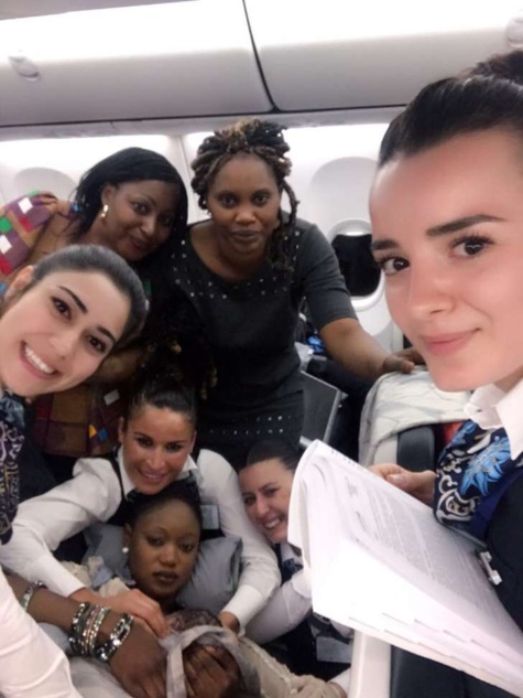 Des hôtesses de l’air de Turkish Airlines ont vaillamment mis un bébé au monde en plein vol