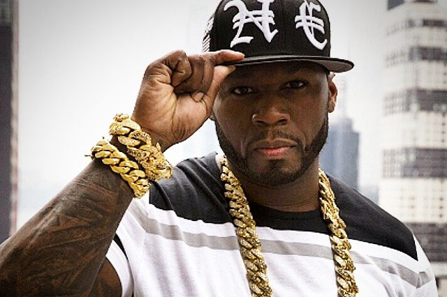 Le rappeur 50 Cent frappe une femme en plein concert !