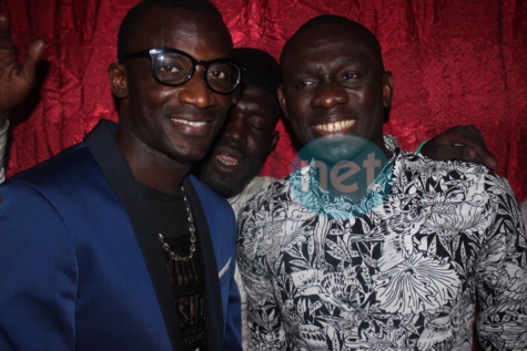 Photos- Pape Diouf à Pikine chez les siens le temps d'une soirée au cinéma Awa