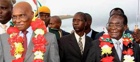 Abdoulaye Wade dit avoir proposé à Mugabe de partir pour le Sénégal